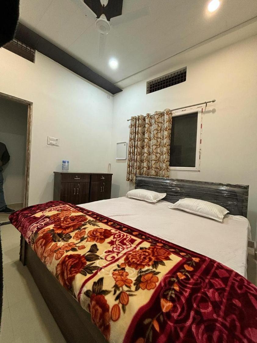 Madhuri Guest House Varanasi Dış mekan fotoğraf