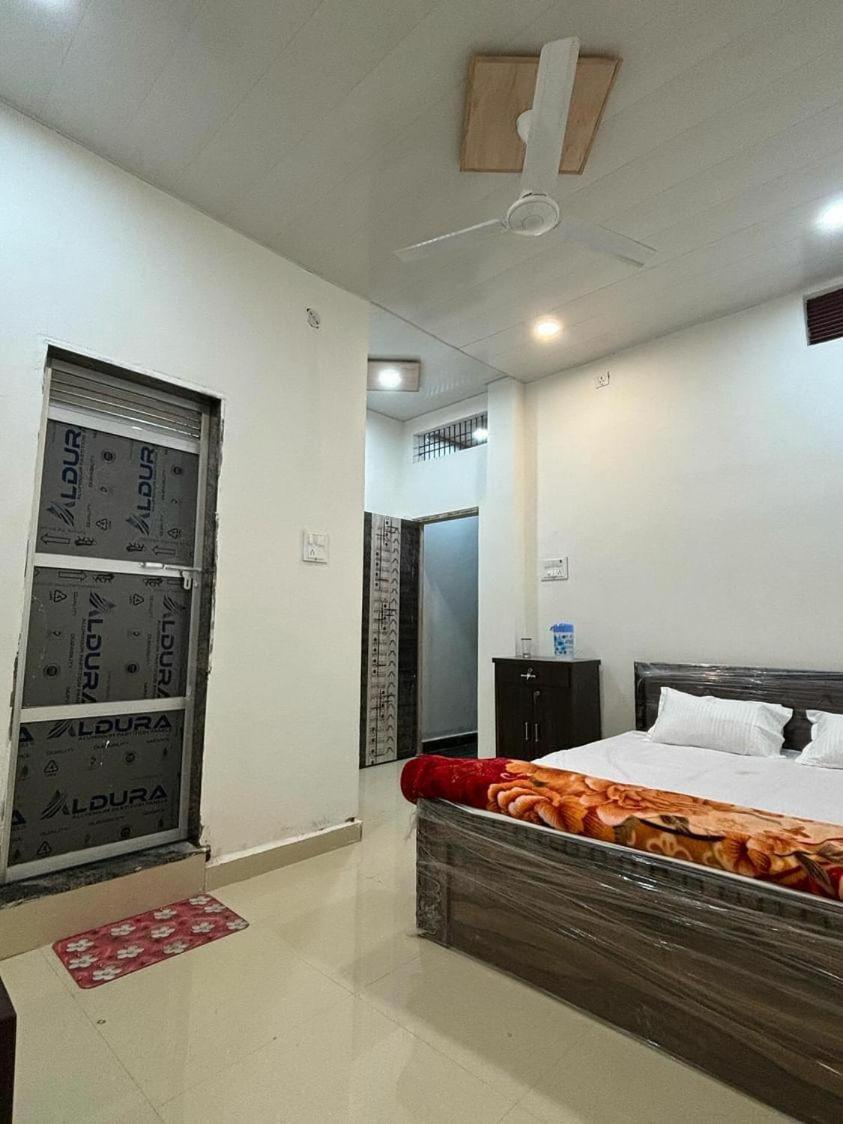 Madhuri Guest House Varanasi Dış mekan fotoğraf
