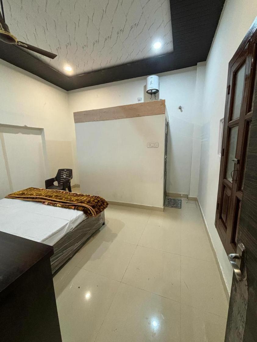 Madhuri Guest House Varanasi Dış mekan fotoğraf
