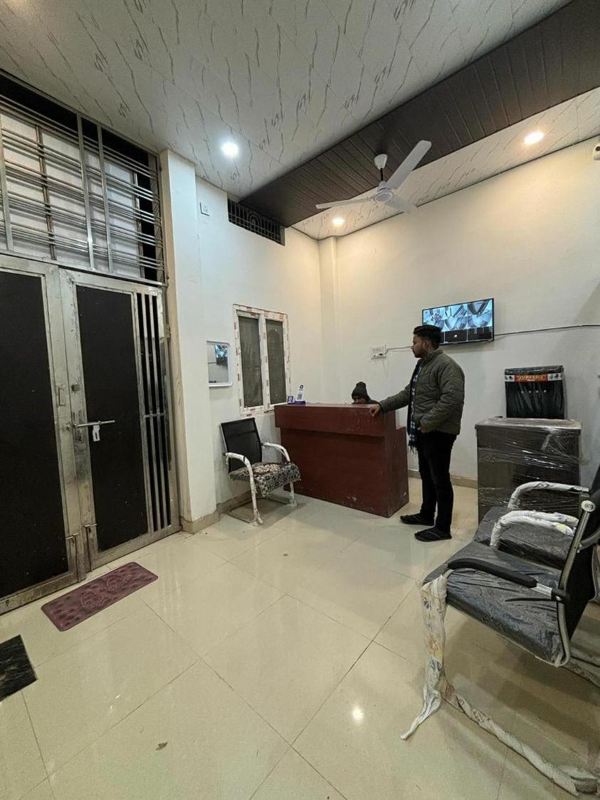 Madhuri Guest House Varanasi Dış mekan fotoğraf