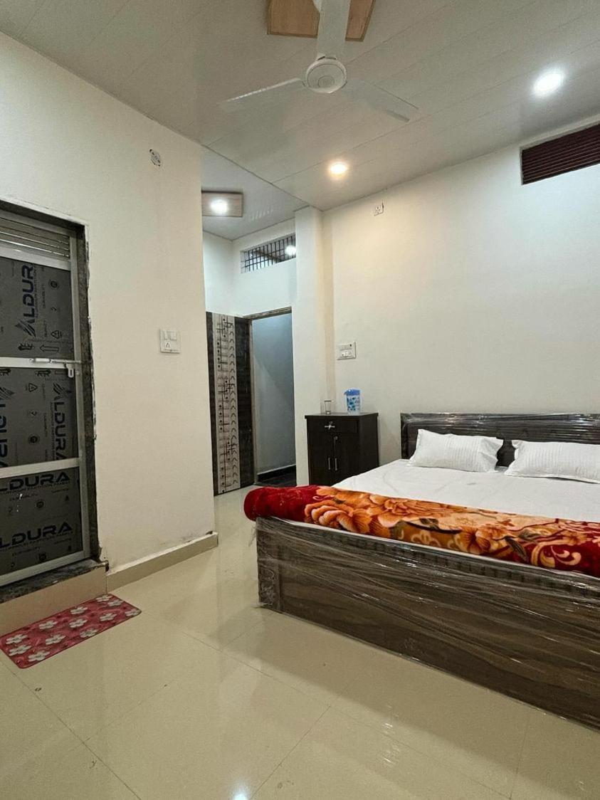 Madhuri Guest House Varanasi Dış mekan fotoğraf