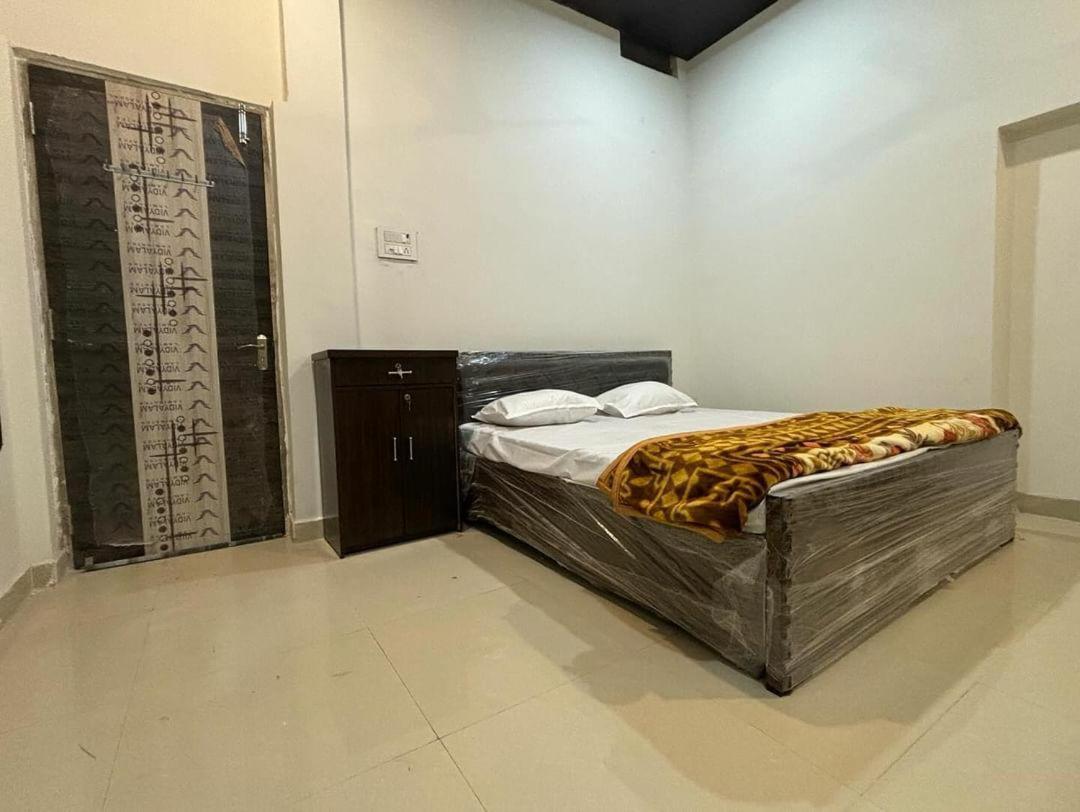 Madhuri Guest House Varanasi Dış mekan fotoğraf