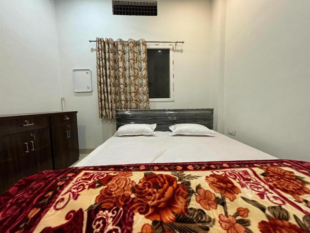 Madhuri Guest House Varanasi Dış mekan fotoğraf